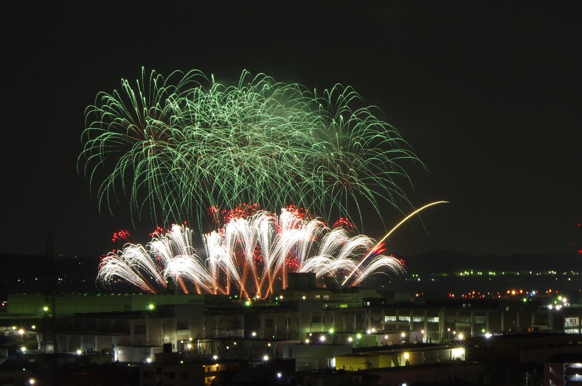 st1620107's tweet photo. 26.7.28　葛飾納涼花火
初めての葛飾花火に参戦しました。初めてにしてはうまく撮れたと思ってます。それと今年初の試みであったドローンショー。来年も開催されれば行こうと思ってます。 https://t.co/TUz8HN5h5H