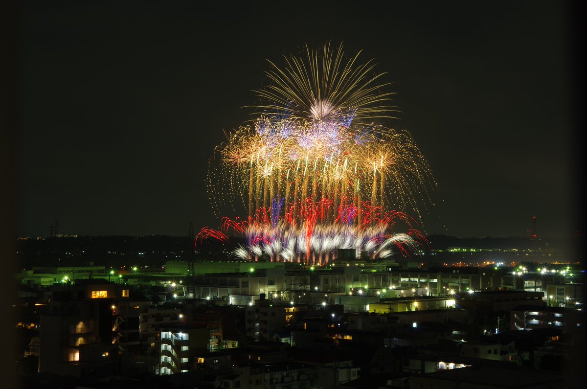 st1620107's tweet photo. 26.7.28　葛飾納涼花火
初めての葛飾花火に参戦しました。初めてにしてはうまく撮れたと思ってます。それと今年初の試みであったドローンショー。来年も開催されれば行こうと思ってます。 https://t.co/TUz8HN5h5H
