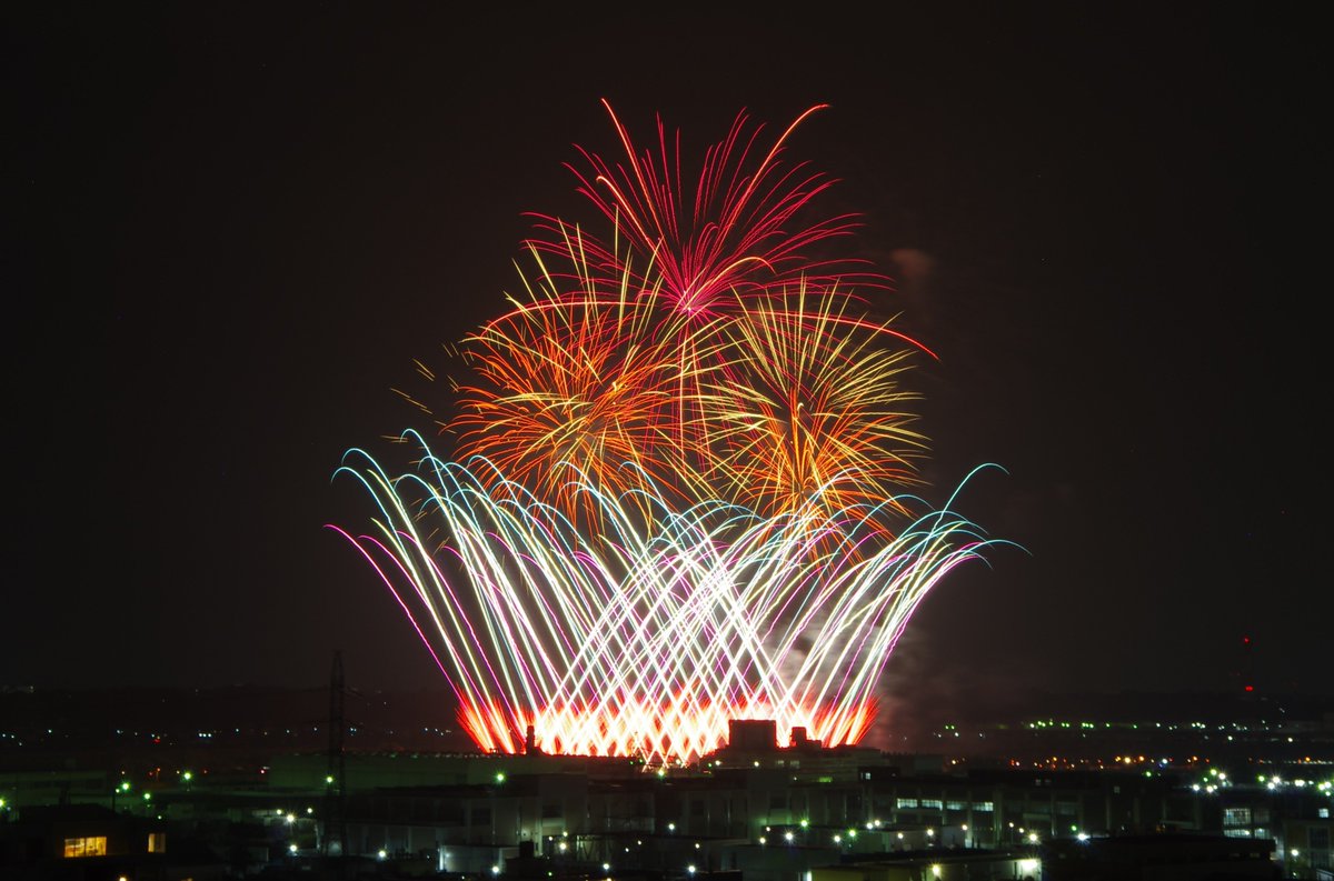 st1620107's tweet photo. 26.7.28　葛飾納涼花火
初めての葛飾花火に参戦しました。初めてにしてはうまく撮れたと思ってます。それと今年初の試みであったドローンショー。来年も開催されれば行こうと思ってます。 https://t.co/TUz8HN5h5H