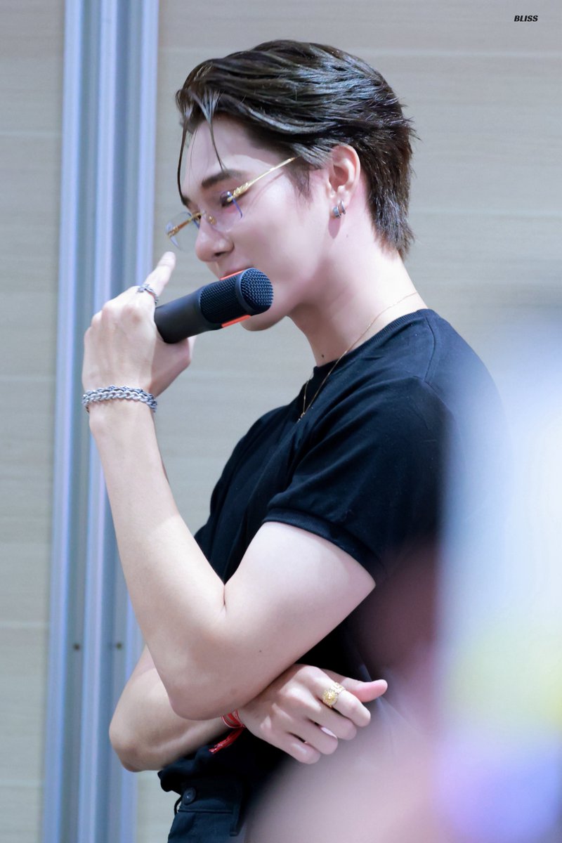 Bliss_SkyNani's tweet photo. 20260729 : GMMTV Fan Sign 

หล่อจนจะบ้าตายอยู่แล้ววววว!🫠

SKYNANI SMYLENEONA FANSIGN

#งานมหกรรมนิยายนานาชาติ2026xSkyNani
#hirunkit_ @hirunkit_ https://t.co/6GZWrJCVt7