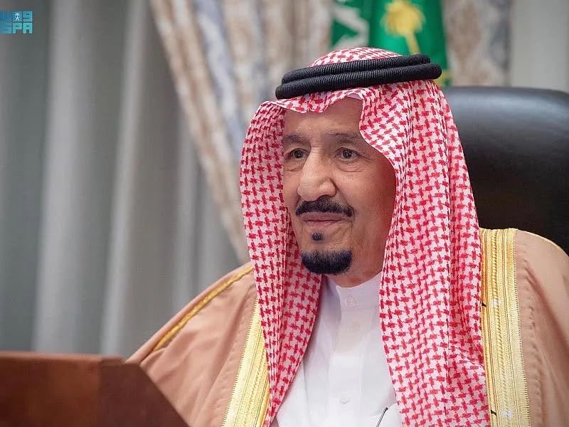 hemma_media's tweet photo. مركز الملك سلمان للإغاثة ينظّم الدورة الخامسة لمنتدى الرياض الدولي الإنساني أبريل 2027
  
متابعات : همّة

تحت رعاية خادم الحرمين الشريفين الملك سلمان بن عبدالعزيز آل سعود -حفظه الله-، ينظّم مركز الملك سلمان للإغاثة والأعمال الإنسانية الدورة الخامسة لمنتدى الرياض الدولي الإنساني، وذلك يومي 11 و12 أبريل 2027م في مدينة الرياض.

يستضيف المنتدى نخبة من رؤساء المنظمات الدولية والمانحين والخبراء والعاملين في مجال العمل الإنساني من مختلف دول العالم، وذلك بالشراكة مع منظمة الأمم المتحدة ومنظماتها الإنسانية.

وبهذه المناسبة، رفع المشرف العام على مركز الملك سلمان للإغاثة والأعمال الإنسانية الدكتور عبدالله بن عبدالعزيز الربيعة، الشكر والتقدير لخادم الحرمين الشريفين على رعايته الكريمة لأعمال المنتدى، مؤكداً أن هذه الرعاية تجسّد حرص خادم الحرمين الشريفين وسمو ولي العهد الأمير محمد بن سلمان رئيس مجلس الوزراء -حفظهما الله- على دعم العمل الإنساني والإغاثي السعودي وتوسيع آفاقه في شتى أنحاء العالم.

وأعرب الربيعة عن ترحيب المركز بمشاركة ممثلي المنظمات الدولية والإقليمية في فعاليات المنتدى، مُبدياً أمله في أن تُسهم هذه الدورة في تطوير مسيرة العمل الإنساني، وبناء شراكات استراتيجية مستدامة، وتيسير وصول الدعم إلى الفئات المحتاجة والمتضررة في مختلف دول العالم.
#جمعية_هِمّة_الإعلامية 
#الطائف