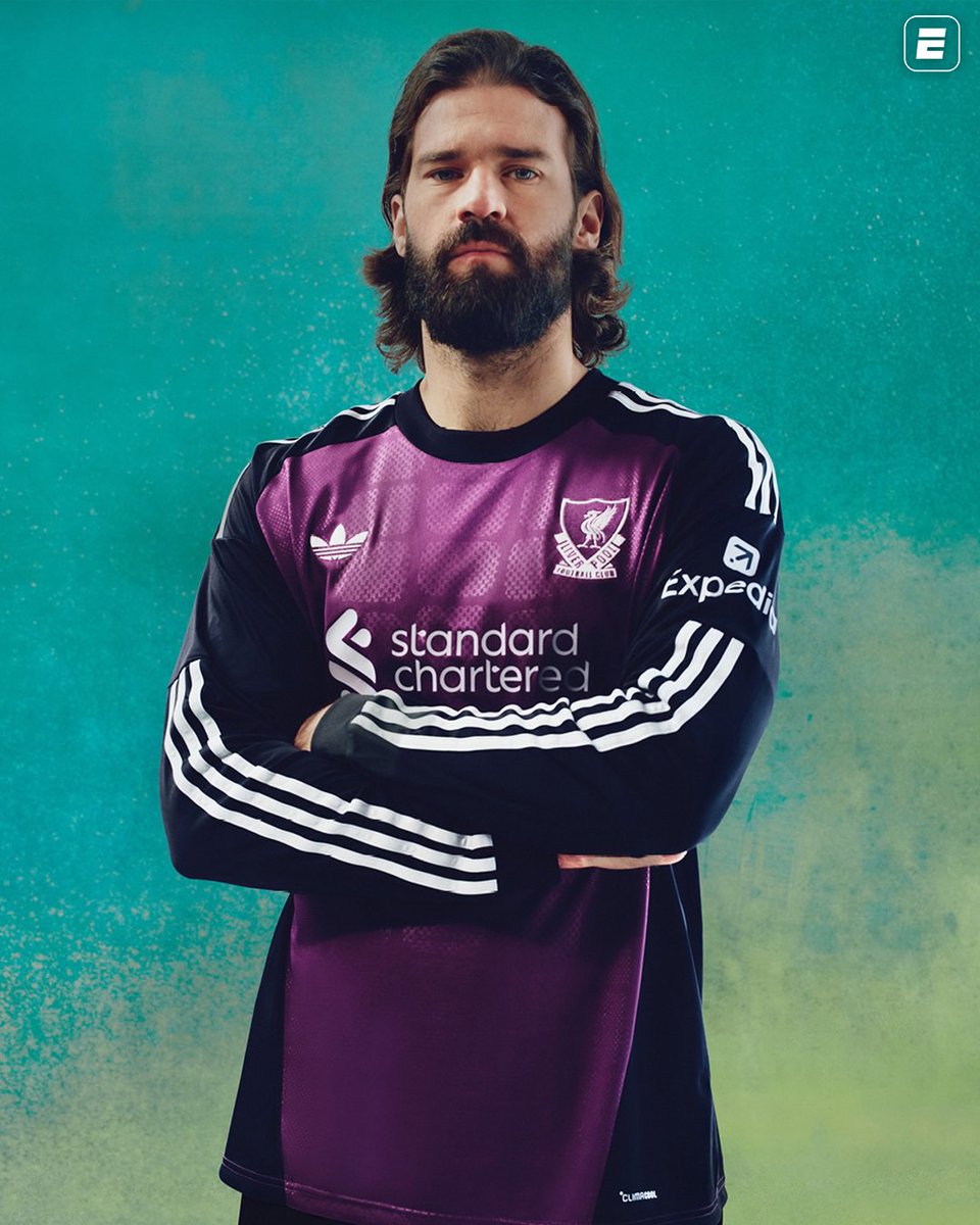 ESPNBrasil's tweet photo. QUE TAL A NOVA CAMISA DO LIVERPOOL? 🔴👀 

Com detalhes retrô e o branco como cor principal, o Liverpool apresentou sua nova camiseta reserva para a próxima temporada. Curtiu, fã de esporte?

📷: @LIVERPOOLFC

#FutebolNaESPN #LiverpoolFc #Camisa https://t.co/HkhMHnDZRt