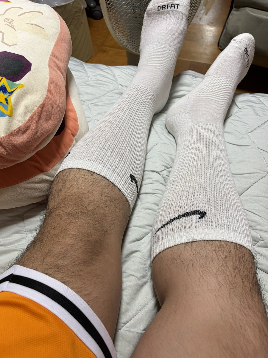 socksgamer's tweet photo. 食べたいもの全部我慢してるのに
体重が落ちなくて鬱 https://t.co/ItJERH5wBb