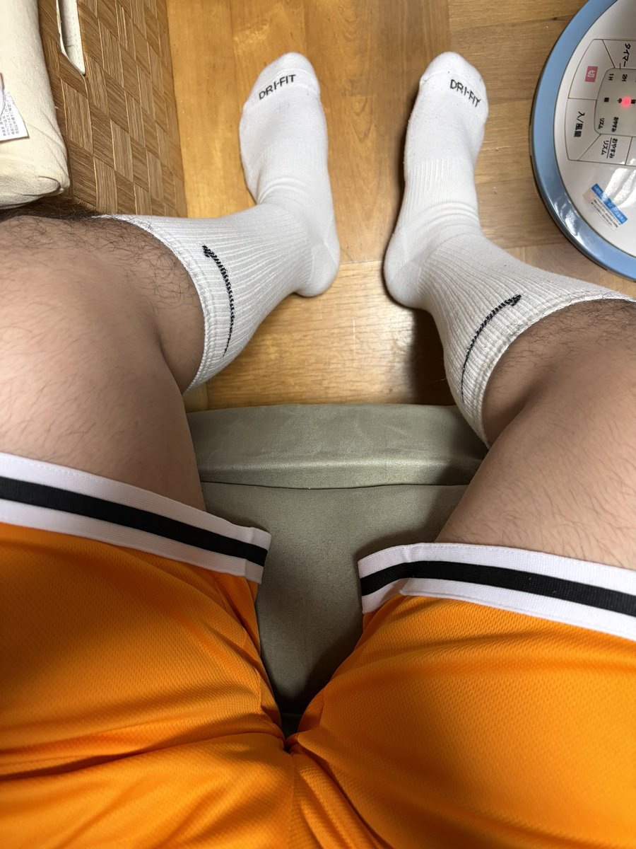 socksgamer's tweet photo. 食べたいもの全部我慢してるのに
体重が落ちなくて鬱 https://t.co/ItJERH5wBb