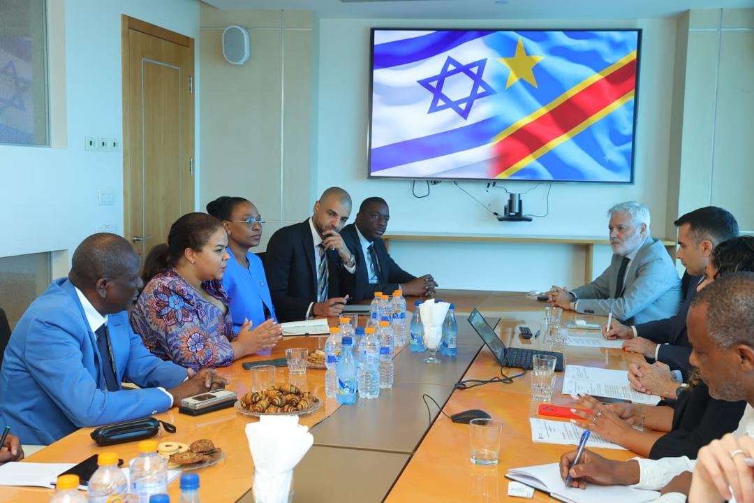 RDC_Minafet's tweet photo. 🇨🇩 🇮🇱 | Ce mardi 28 juillet 2026, à Tel-Aviv, S.E. Mme Thérèse Kayikwamba Wagner (@RDCongoMAE), Ministre d’État, Ministre des Affaires étrangères, a visité l’Israeli Space Agency (@ILSpaceAgency) afin d’explorer les perspectives de coopération entre la République démocratique du Congo et l’État d’Israël dans les domaines de l’éducation scientifique, de la formation et de l’innovation.

Les échanges ont notamment porté sur les programmes She Space et Ramon Olympics, deux initiatives phares de l’ISA qui visent à susciter l’intérêt des jeunes pour les sciences, les technologies et l’innovation, tout en encourageant une plus grande participation des jeunes filles aux filières scientifiques.

Cette rencontre témoigne de la volonté de la République démocratique du Congo de s’inspirer des meilleures pratiques internationales pour promouvoir la culture scientifique, renforcer les capacités de sa jeunesse et développer des partenariats en faveur de l’éducation, de la recherche et de l’innovation.

Investir dans la science et la formation de la jeunesse, c’est investir dans l’avenir de la République démocratique du Congo.

@Presidence_RDC 
@PrimatureRDC 
@Com_mediasRDC