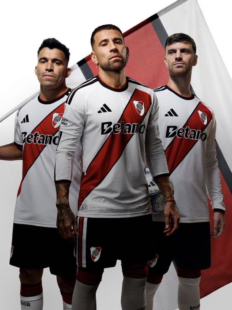 maxpugliese92's tweet photo. LA NUEVA CAMISETA TITULAR DE RIVER PLATE 🤍❤️🤍 https://t.co/NCMtpZ1VDB