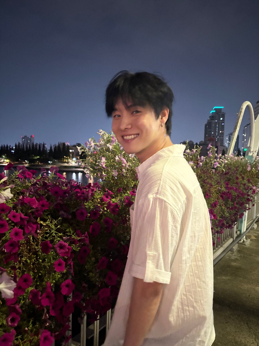 GuNyang_weve's tweet photo. 너무 남친짤인걸요..? https://t.co/SYEB8RHbjv