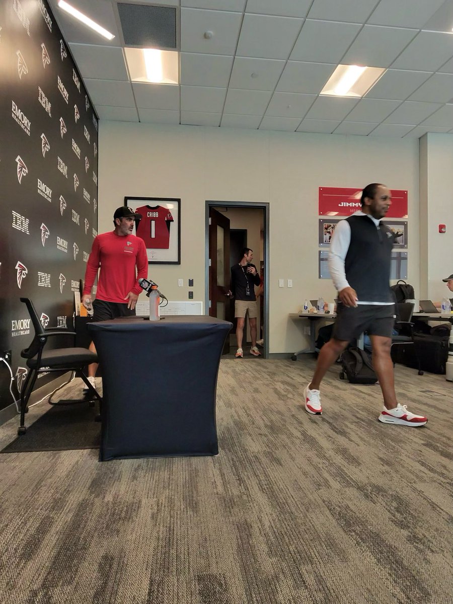 putemupcdukes's tweet photo. It was a news dump by Stefanski #Day1
#Falcons https://t.co/3DYVjBG7N3