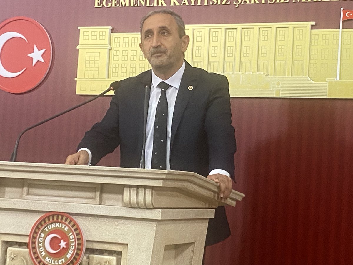 Msaidozcan's tweet photo. #HÜDAPAR Milletvekili @sehzadedemir :

“25 yıl evli kalan ev hanımlarına emekli aylığı bağlanmalı.”

Aile birliği, korunması, desteklenmesi ve en önemlisi de neslin devamına etki eden bu önemli çağrı karşılık bulmalı.

Sayın Aile Bakanı @MahinurOzdemir hanımefendiye duyurulur. https://t.co/WD57ufUYK6