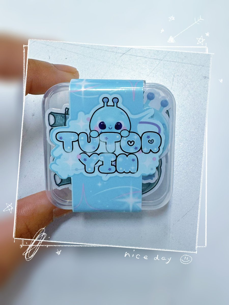 JLaphaphart's tweet photo. ⋆｡˚୨𝐆𝐢𝐯𝐞𝐚𝐰𝐚𝐲 𝐃𝐌𝐃 𝐒𝐩𝐨𝐫𝐭𝐬 𝐃𝐚𝐲 2026୧˚｡⋆

สติ๊กเกอร์   15 แผ่น
สติ๊กเกอร์   15 กล่อง (ข้างในกล่องมี 5 ชิ้นเล็ก)

ปล. ทำมาน้อยคับ เพราะกีฬาสีปีแรก 🙇🏻‍♀️

#กีฬาสีดูมันดิ2026
#TutorYim
#TutorKrp
#mynameis_yim https://t.co/ukldyTIvtb