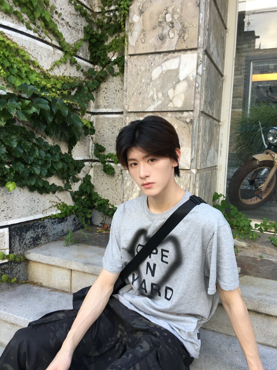 AM8IC_MEMBER's tweet photo. [🐺💬] 
👀 
#AM8IC #엠빅 #エムビック 
#CHUNGYI #청이 #チョンイ #成亿 https://t.co/e5mGzvKZOS