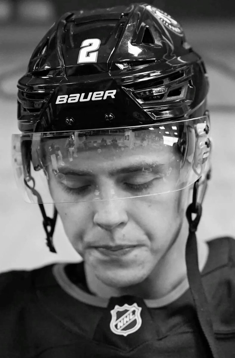 rawfearss's tweet photo. the happiest #wshwednesday because we have will smith hockey playing hockey tomorrow 💌 https://t.co/SYmPCDK4Ge