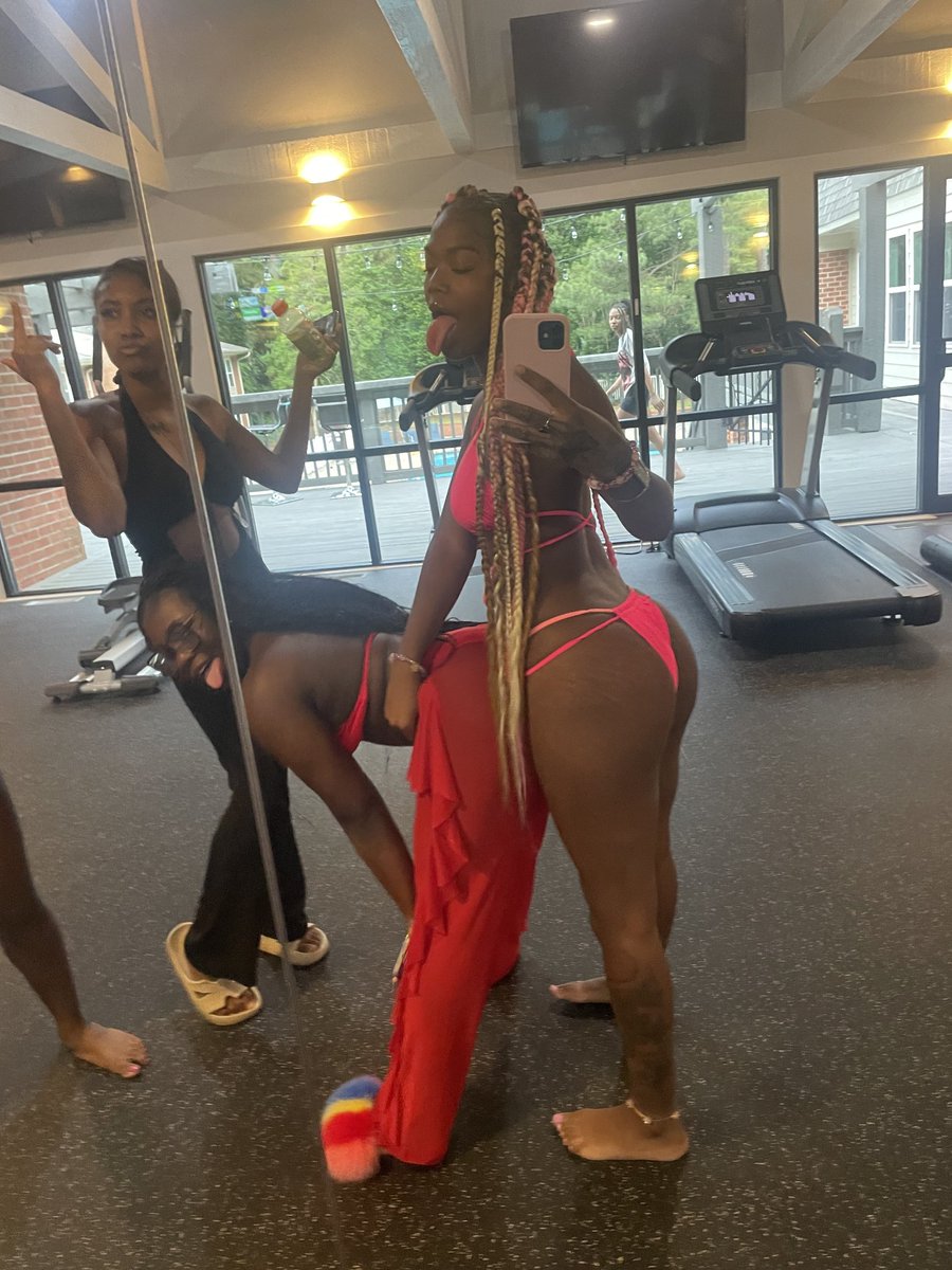 FLOALICZSS's tweet photo. Summer2k https://t.co/InIdZAqDhY