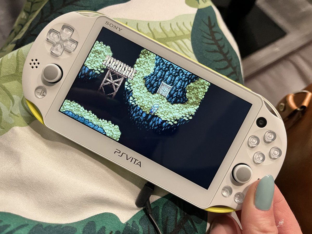 WinterDisa's tweet photo. Slowly making our way through without metal. I miss my blade 🥺💚 #VitaIsland #PSVita #FinalFantasyIV https://t.co/lxcko8Fsp1