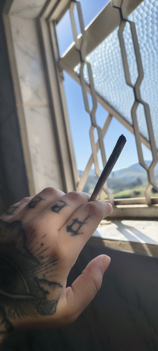 baroncinelli's tweet photo. @kazumitico Daqui a uma semana já tá mestre se tu fuma todo dia kkkkk  eu devo fumar a uns 10 anos já 😮‍💨 https://t.co/JPSqLCqFhj