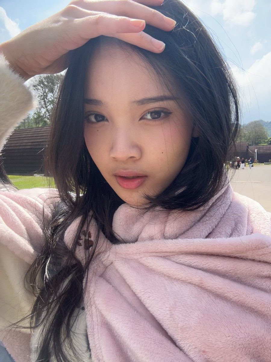 Ribka_JKT48's tweet photo. kalau di series my heart, aku lebih cocok jadi rachel ato luna?🫢 https://t.co/Vy0bITTi2o