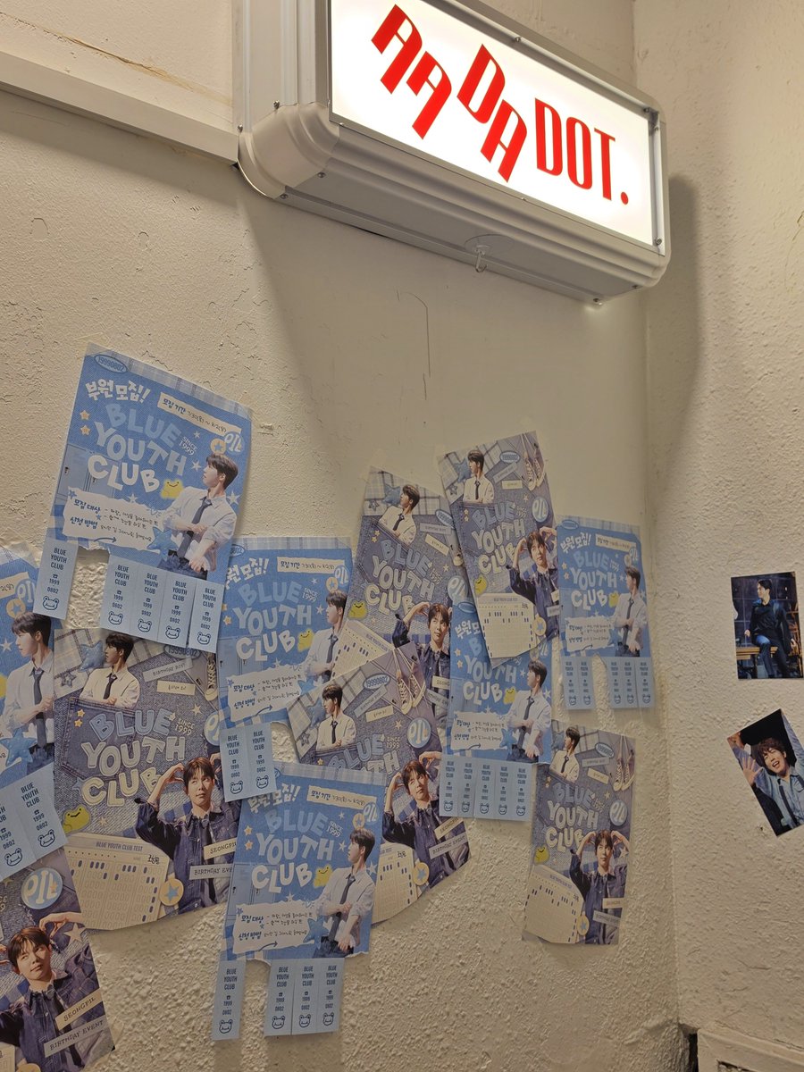 whtjdvlf_event's tweet photo. 💙 BLUE YOUTH CLUB 디스플레이 완료!
여러분을 맞이하기 위한 동아리방 꾸미기를 마쳤습니다!
조성필의 푸른 청춘을 담은 기록,
부원이라면 풀 수 있는〈성필 고사〉까지 📝

카페 다다닷에서 만나요! 🩵

#뜨거운_남자_조성필
#BLUE_YOUTH_CLUB
#쿠쿠_쿠쿠_성필생일_축하할_시간 https://t.co/RHo0aUyOoa