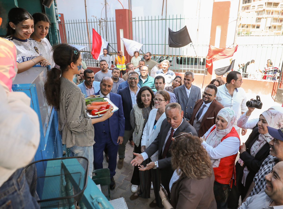 UNICEF_Egypt's tweet photo. كل طفل من حقه يكبر في #بيئة آمنة ��صحية، ويتعلم من النهارده إزاي يحافظ على المياه والبيئة. 🌍
أطلقت شركة مياه الشرب والصرف الصحي بأسيوط والوادي الجديد، بالشراكة مع #يونيسف، أول مبادرة متكاملة للتكيف مع التغيرات المناخية على مستوى المحافظات في #مصر، علشان نبني مستقبل أفضل #لكل_طفل. https://t.co/b7igdHuqik
