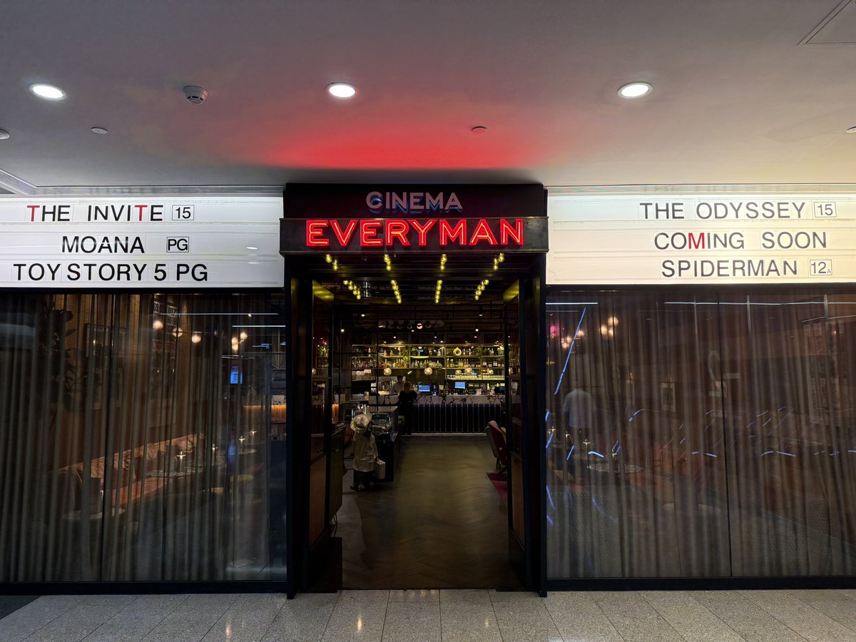lovecanarywharf's tweet photo. Step out of the heat 🥵 into #coolairconditioned @Everymancinema 🎦🍿 ! #everymancinemacanarywharf #warm #warmweather #canarywharf #cinema https://t.co/8DOZBoqe25