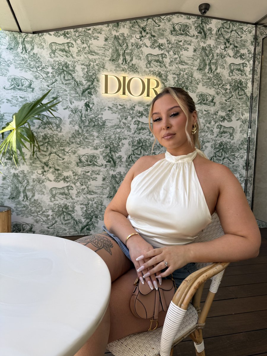 Savannahjox's tweet photo. Just a girl living her best life 🥰 https://t.co/OpY90fMggc