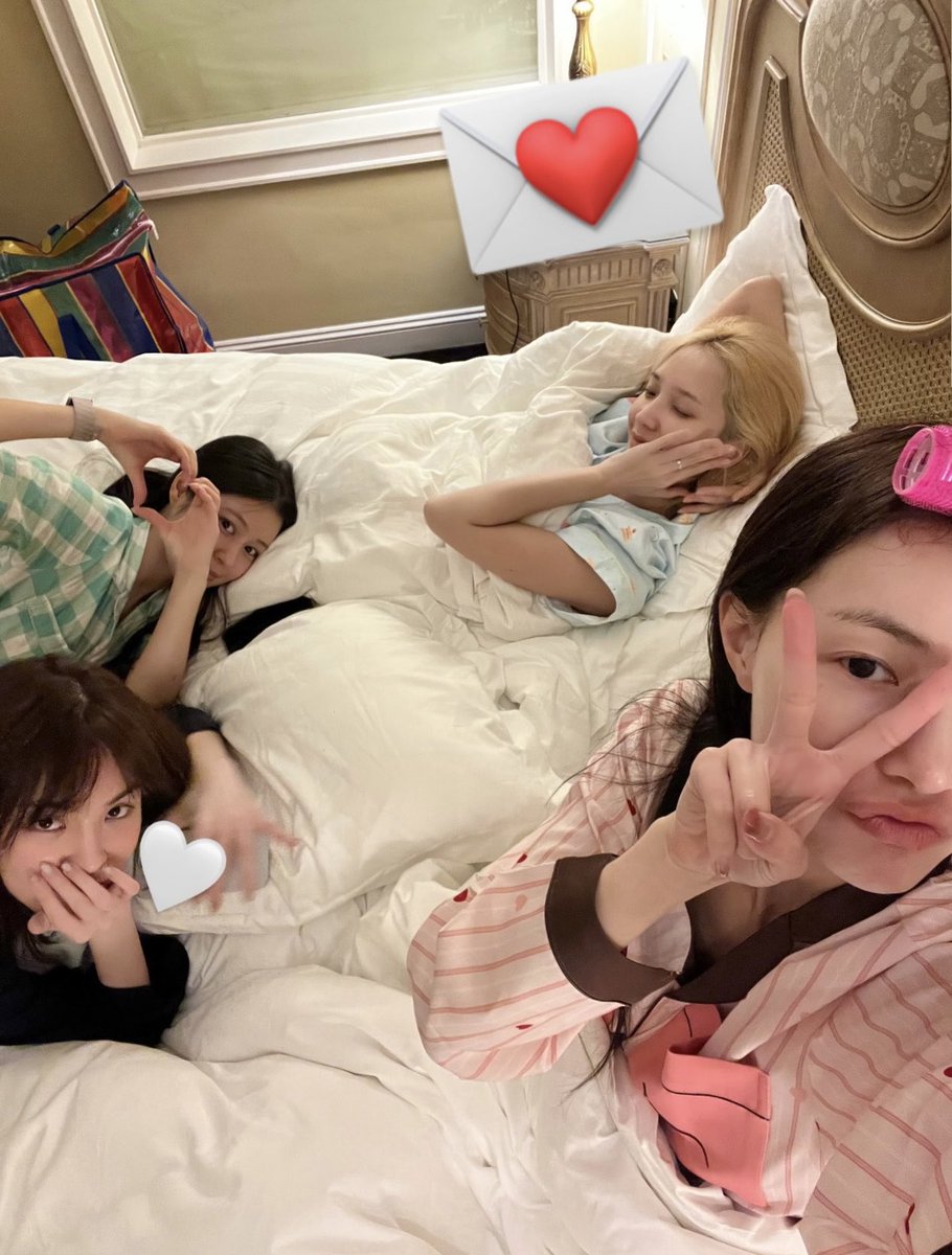 haebeonmiing's tweet photo. แพค 4 ไม่แยกเคิ้บ 😽 https://t.co/Kv6l0rnsIi