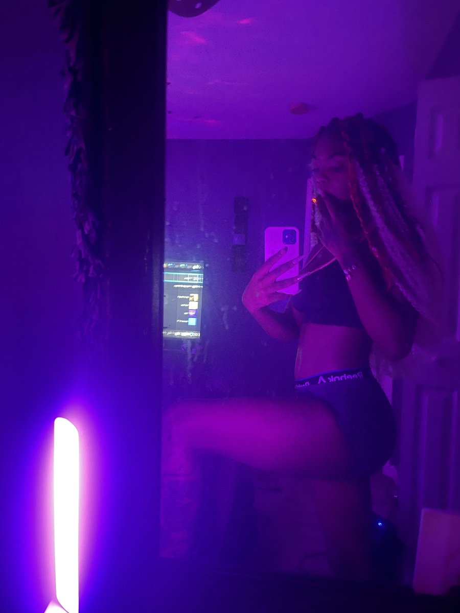 FLOALICZSS's tweet photo. Late night smoke session 🍃💨 https://t.co/OtBhL7WoqK