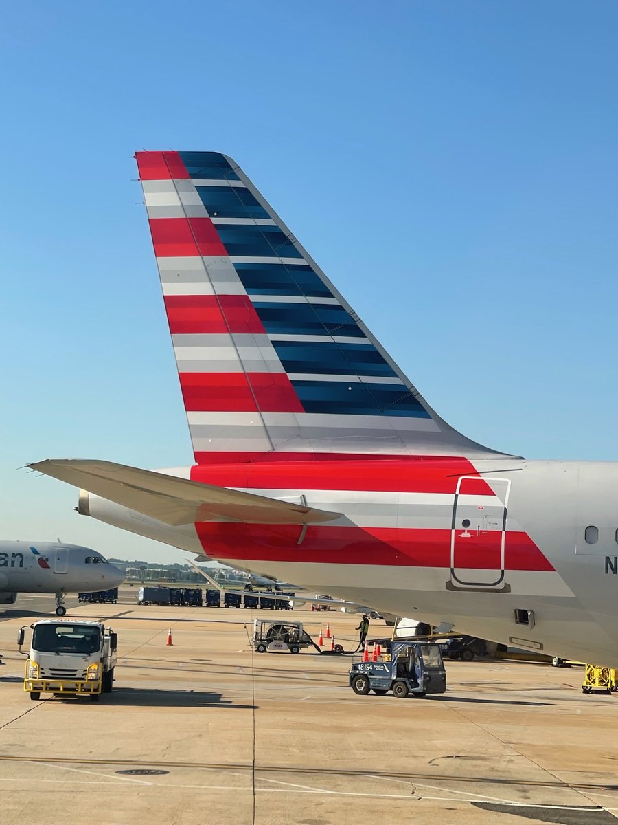 perksadvisor's tweet photo. American Air ordered ground stop ‼️ Flights are grounded over IT issues which follows last weeks United IT issue which contributed to the EWR meltdown.  What is going on? #AA #americanair https://t.co/iiYLeVDSHt