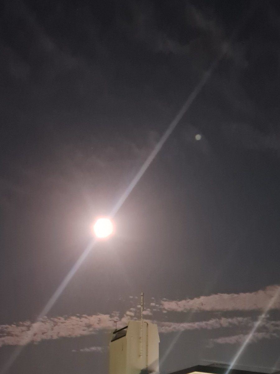 akifummy's tweet photo. バックムーン🌕
雄鹿月
ネイティブアメリカンの方々は月を見ながら暮らしていたんだね。人間は自然の摂理の中で生きているのか？不安な夜を過ごしている被災地に月明かりで照らして欲しい。 https://t.co/Dw5ZMH8Otp