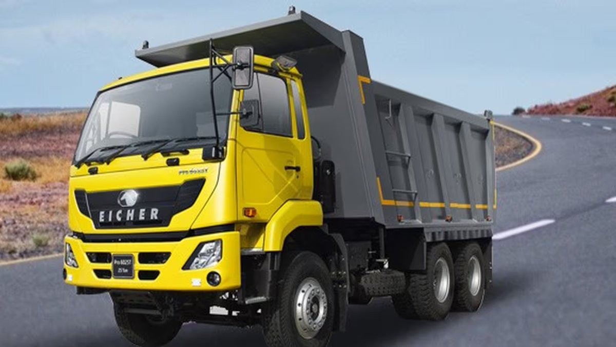 CNBCTV18Live's tweet photo. #1QWithCNBCTV18 | #EicherMotors reports its Q1 results;

👉Net Profit Up 21.4% At ₹1,462Cr Vs ₹1,205 Cr (YoY)

👉Revenue Up 31.5% At ₹6,632 Cr Vs ₹5,042 Cr (YoY)

👉EBITDA Up 32.2% At ₹1,590 Cr Vs ₹1,203 Cr (YoY)

👉Margin At 24% Vs 23.90% (YoY) https://t.co/Oju8q5AYDF