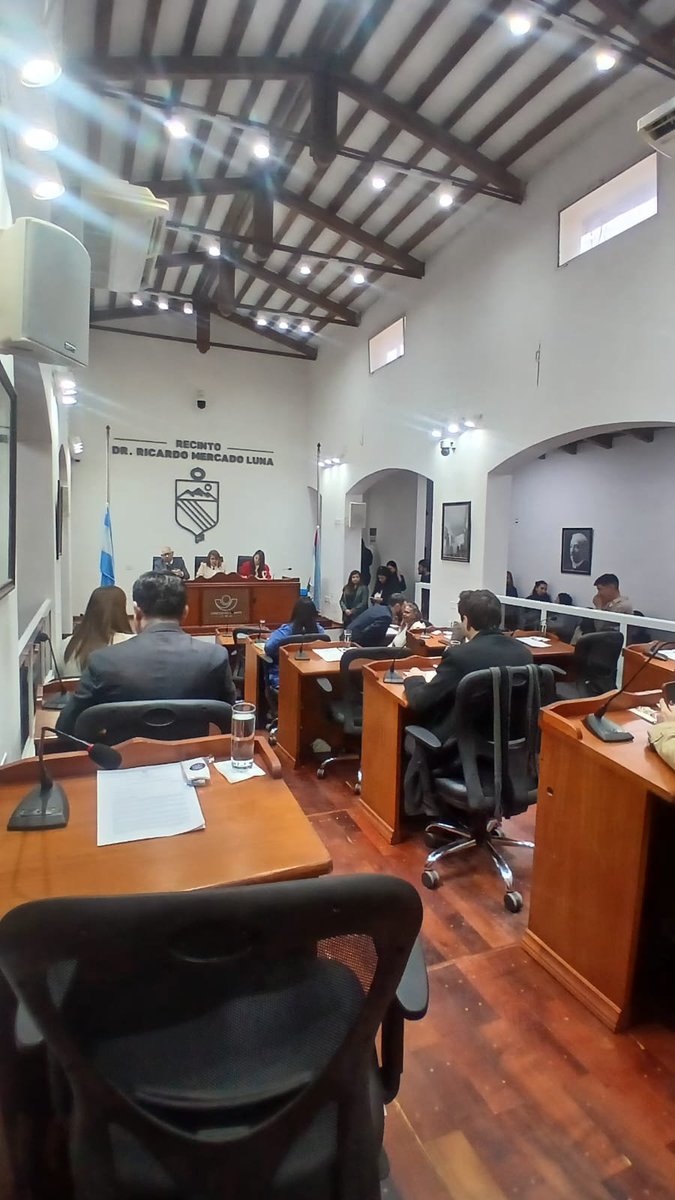 ConcejoLR's tweet photo. Comenzó la sesión presidida por la viceintendenta @monidiazdalbano. La viceintendenta recordó el Día de la Cultura y elogió las políticas públicas del gobernador @QuintelaRicardo y del intendente @amolinalarioja. También recordó el aniversario de "La Noche de los Bastones Largos" https://t.co/lt66SHKFDL