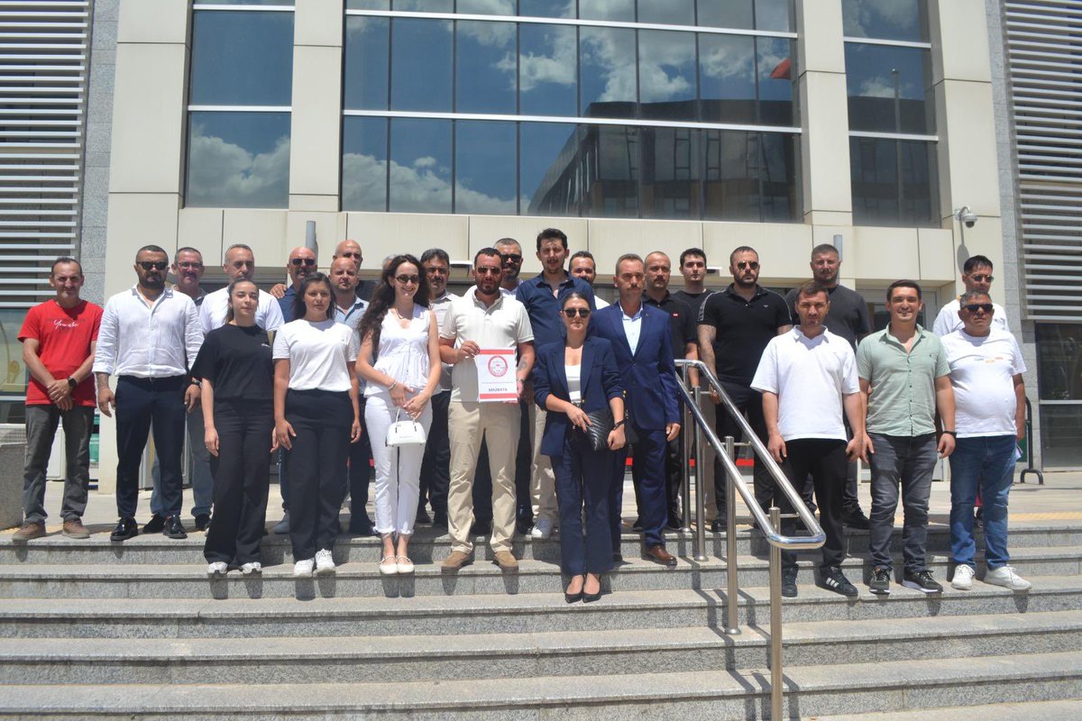ErsanAlaattin's tweet photo. Merkez İlçe kongremiz sonrasında yönetim kurulumuz ile birlikte mazbatımızı teslim aldık. Rabbim muvaffak eylesin. Hayırlı hizmetler yapmayı nasip etsin inşallah🤘🇹🇷 https://t.co/OIFbL8qzxv