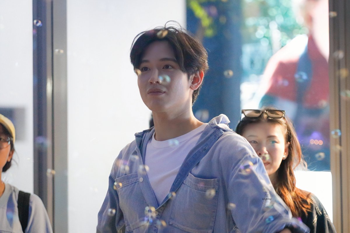 lk_piing's tweet photo. ถึงภาพจะเบลอ แสงจะมืด แต่นิววี่ก็ยังสวยเสมอ🫠🥰

TAYNEW POLCASAN FAMSIGN
#งานมหกรรมนิยายนานาชาติ2026xTayNew
#Newwiee https://t.co/3AG330RH69