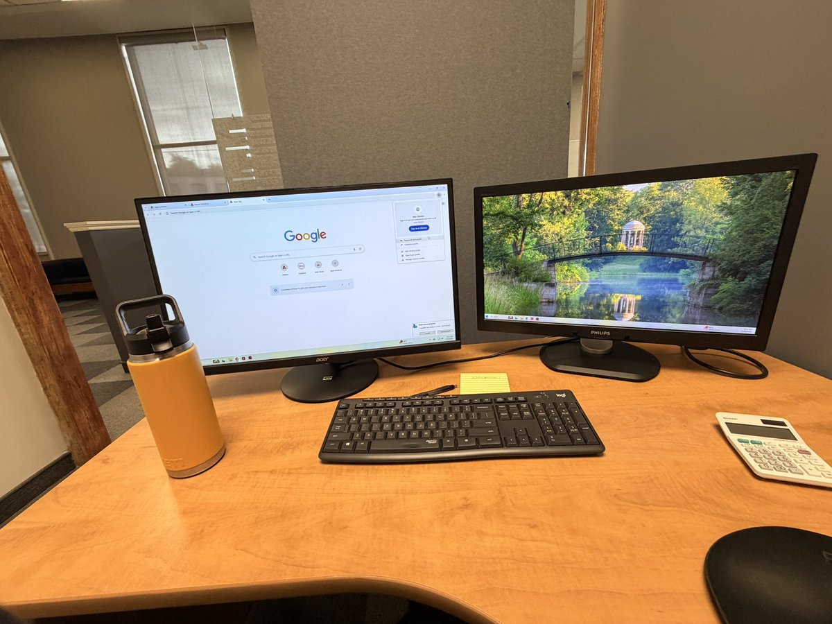 laurelplier's tweet photo. I’m a corporate woman they gave me an office https://t.co/7MZec0vJ8f