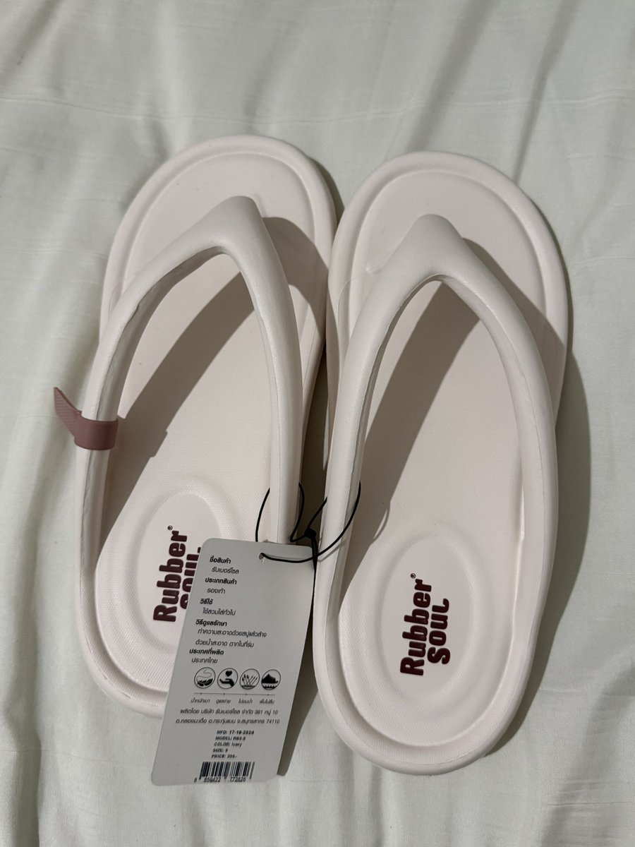 umoumoqko's tweet photo. Rubber soul สีชมพูอ่อนๆ 
Size :41-42 ใส่ได้นะ 26 cm
ซื้อมาแล้วใหญ่ไป😭
150.- รวมส่ง

#ส่งต่อ #ส่งต่อรองเท้า #ส่งต่อเสื้อผ้า https://t.co/Vhs7JkgmWz