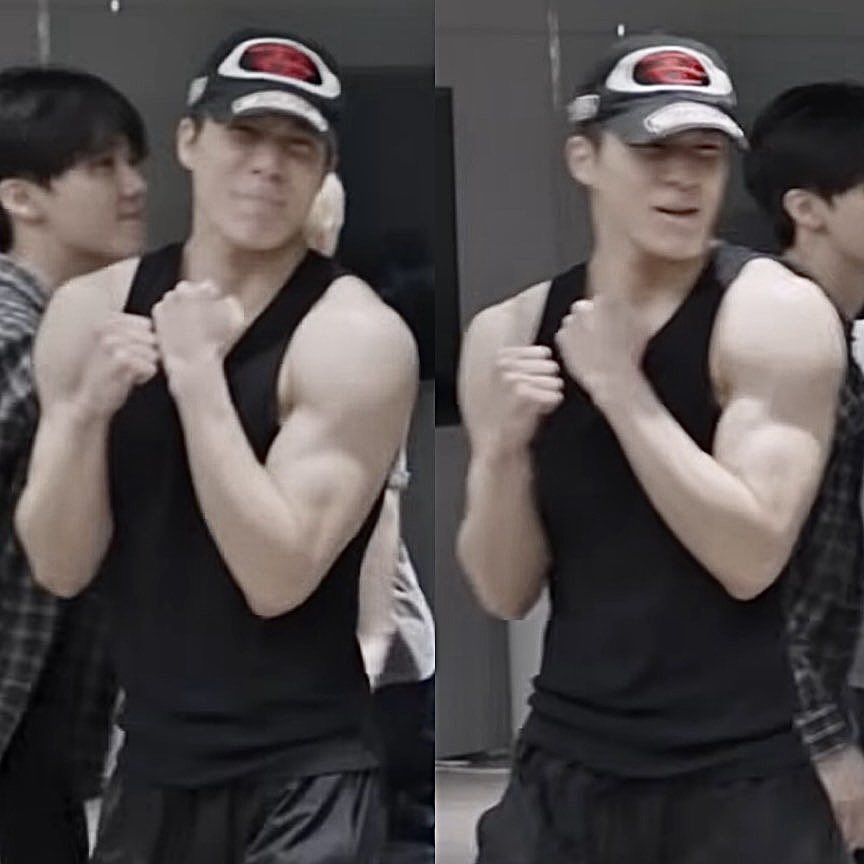 aijiyw's tweet photo. omfg jeno those jarms… SO BIG 😵‍💫 https://t.co/F5oZKzXtjE