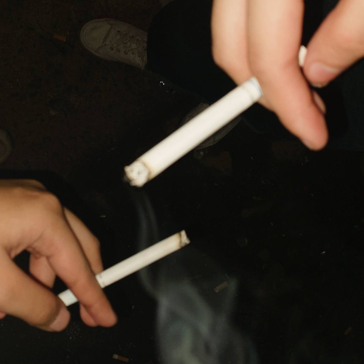 fwakiexe's tweet photo. in a world full of vapes n cigs, i am both #yositwt https://t.co/xEYTuTnKWl