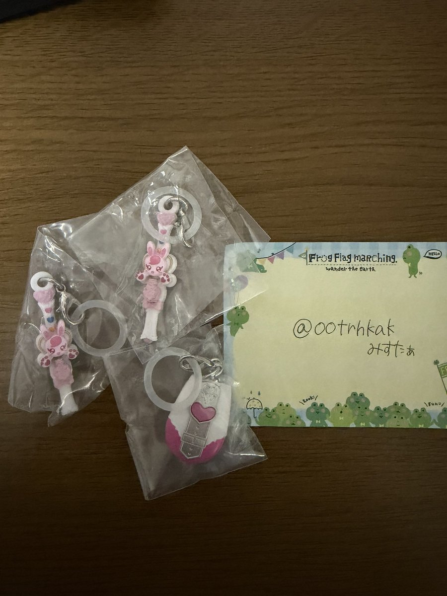 ootrhkak's tweet photo. プリキュアオールスターズ 変身めじるしアクセサリー 交換

譲▶︎1枚目 カードコミューン(キュアブラック)、ヒーリングステッキ×2

求▶︎2枚目 リンクルン×2、ココロパフューム

郵送交換希望です📮
お気軽にお声掛けください🌸 https://t.co/jFObllb8Fb