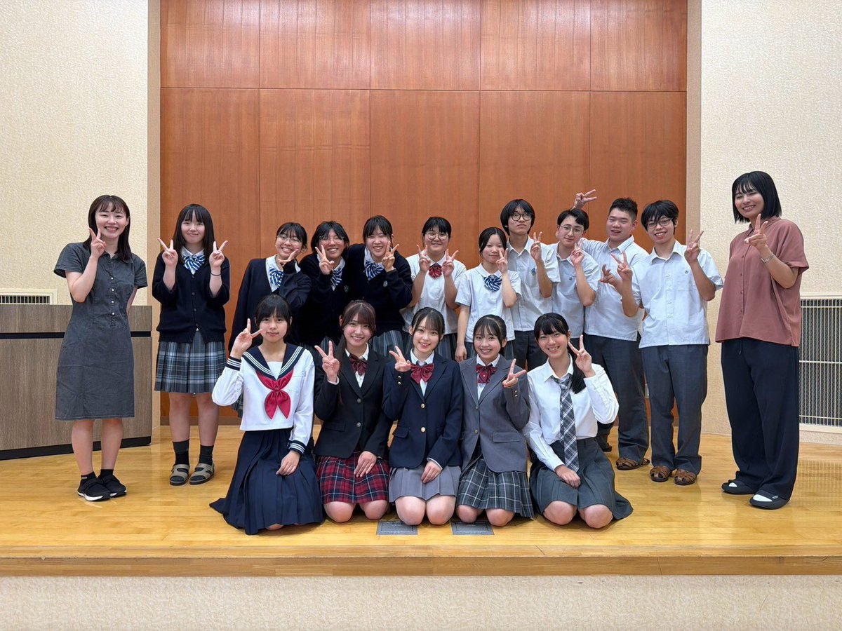 suerio_2801's tweet photo. 映画『東北のウィーン』に主演する5人のキャストと大橋監督が、郡山市の椎根市長を表敬訪問させていただきました⭐️
尚志高校の合唱部の皆さんとも一緒に歌の練習してきました✨️

初めての映画、「東北のウィーン」上映されるまでぜひお楽しみに😸😸
クラファンでの応援もよろしくお願いします💖 https://t.co/1geqMqyY0N