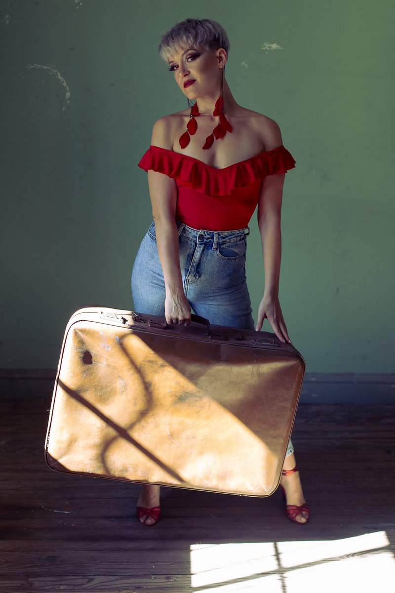 Sarlkecy's tweet photo. valise
#photography #portrait #portraitphotography #valise #bag #red https://t.co/2COSVJ6hsV
