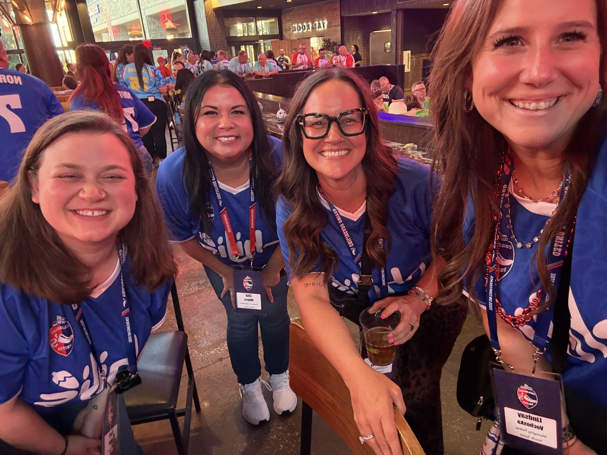lindsayvx3's tweet photo. GM Conference day one! 🌶️ #texaslive #chilislove #photos #chilis #tripledipper #winning @wherry_lisa @vivalahaleey @cassidyhuska @DinpettyPetty @JBarraza6 @taryn_mahaffey https://t.co/kh4yzveI1d