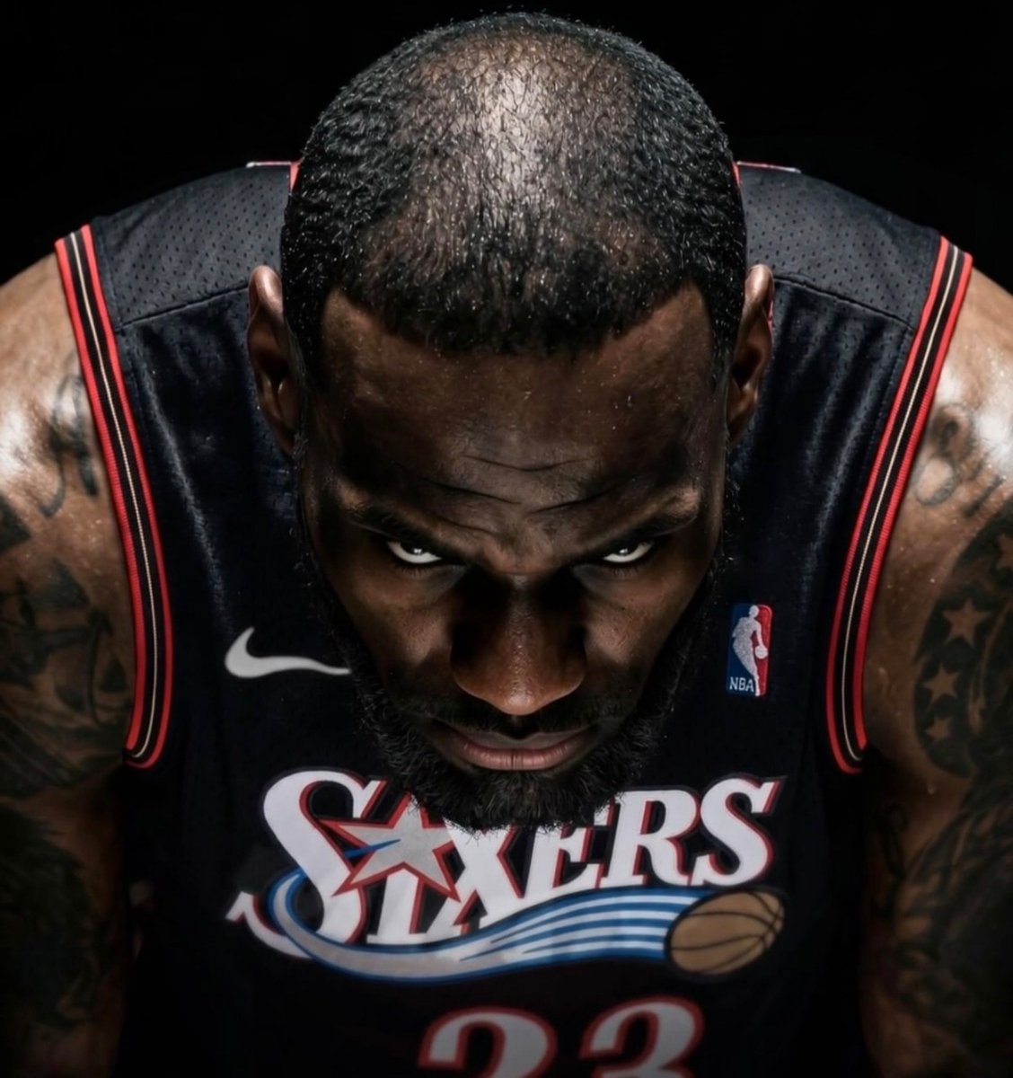 YostinNBA's tweet photo. Según @mcten, 27 de los 30 equipos discutieron la firma de LeBron James.

A los 42 años y rumbo a su temporada 24 prácticamente TODA la liga quería a este tipo

El mejor de todos los tiempos. https://t.co/lyZYfJKAFr