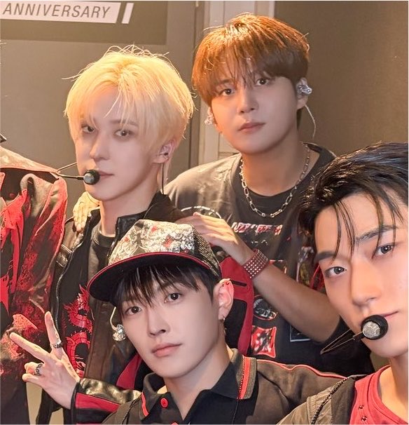 bhodduck's tweet photo. 히히 ……… https://t.co/r3EEv9vu7j