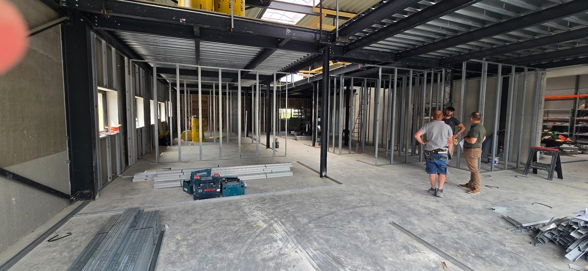 MKEnergies's tweet photo. Ça avance doucement mais sûrement à Dunkerque 🔜

🏗️ Les travaux des nouveaux bureaux et ateliers de @MKEnergies Dunkerque se poursuivent, avec un emménagement prévu fin septembre...https://t.co/DLLc1BSwzV

#MKEnergies #Dunkerque #Électricité #Automatisation #NouveauxLocaux https://t.co/McRClD35EH