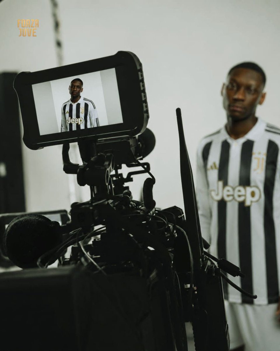 theFJEN's tweet photo. 🚨🇫🇷 BREAKING: Kolo Muani to Juventus, agreement reached and final details being completed for a total fee worth €50M. 💣🔥

Loan with an obligation to buy upon European qualification: €38m guaranteed, plus €12m in bonuses, reports @DiMarzio https://t.co/9YhpuhfyHW
