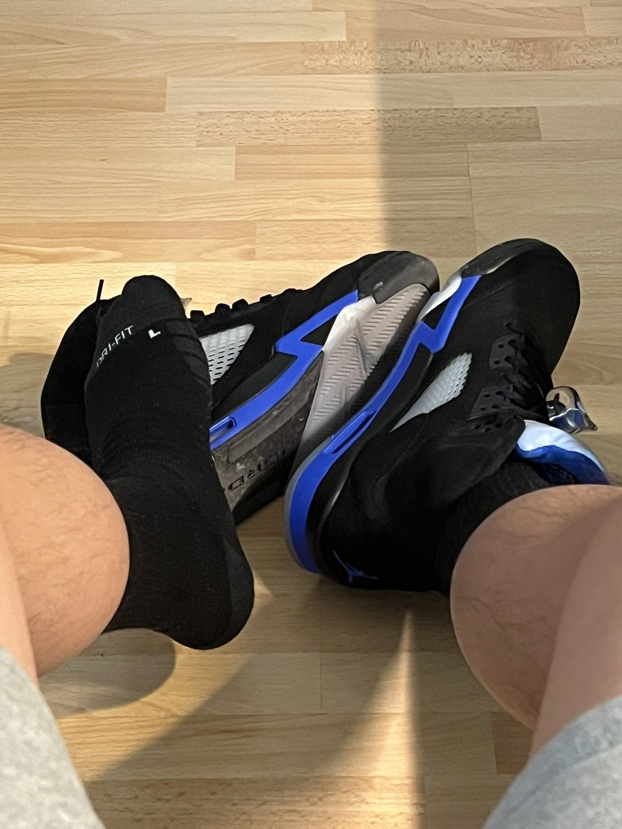 Xander007777's tweet photo. 黏糊糊的袜子，又穿了一��，更黏糊了。 https://t.co/D9NQr31s00
