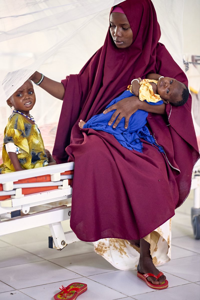 ICRCSomalia_'s tweet photo. To afford the trip to the @ICRC-supported Kismayo Stabilization Centre, the only place equipped to treat her 3-yr-old daughter, Hawa spent weeks saving $30 for transport.
For many families, healthcare isn’t just far away, it’s also unaffordable. #Somalia

https://t.co/HrI43yVHK8 https://t.co/rUliz7Cu0s