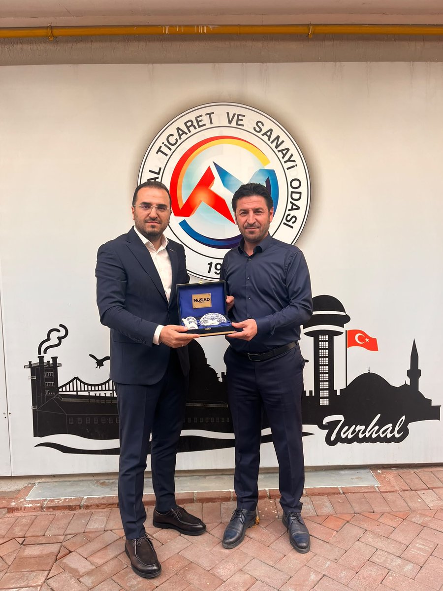 MUSIAD_Tokat's tweet photo. Başkanımız İhsan Misafir, üyelerimizle birlikte Turhal Ticaret ve Sanayi Odası Başkanı Erol Ayten'i ziyaret etti.

Gerçekleştirilen ziyarette; bölge ekonomisi, ticaret hayatı ve iş dünyasına yönelik iş birliği imkânları üzerine verimli istişarelerde bulunuldu. Ayrıca Turhal Organize Sanayi Bölgesi'nin mevcut durumu, yürütülen çalışmalar, yatırım potansiyeli ve bölge sanayisinin gelişimine yönelik değerlendirmeler yapılarak karşılıklı görüş alışverişinde bulunuldu.

Nazik ev sahipliği ve misafirperverlikleri dolayısıyla Turhal Ticaret ve Sanayi Odası Başkanı Sayın Erol Aytemiz'e teşekkür ediyor, çalışmalarında başarılar diliyoruz.

#MÜSİADTOKAT
#BİRVEBERABER