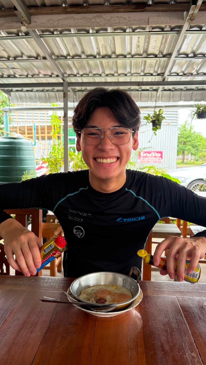 INGASAVANUND_SP's tweet photo. อันนี้เป็นร้านโปรดของน้องอิงค์เลยค่ะ ต้องไปกินทุกครั้งที่ไปบุรีรัมย์ เมนูโปรดคือไข่กระทะ สั่ง 1 ไม่พอ ต้องต่อด้วย 2 และ 3 ใครไปบุรีรัมย์แวะไปทานได้นะ ร้านอยู่ตรงข้ามสนามช้างคับ 

#ingasavanund 💙🐶✨ https://t.co/1sWKk4Z4Df