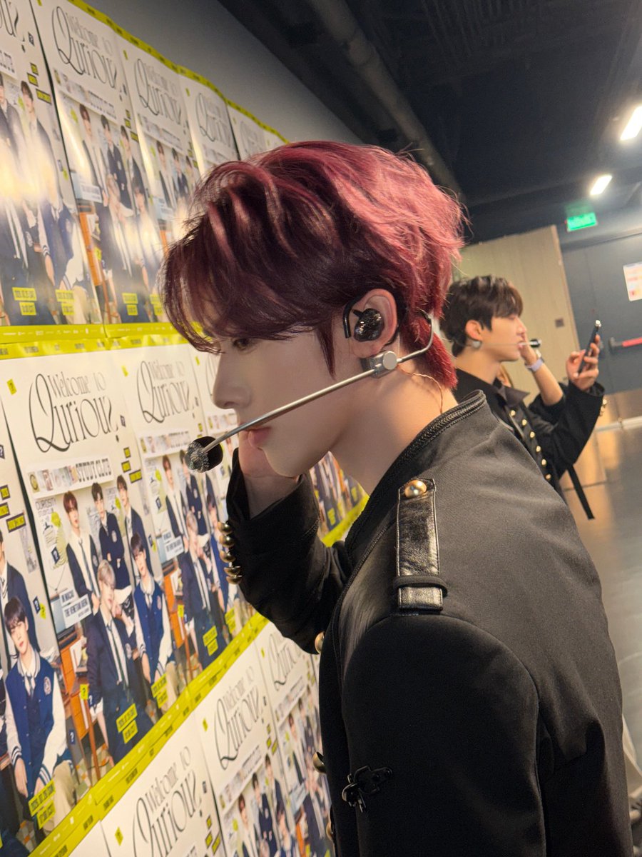 달 tweet media
