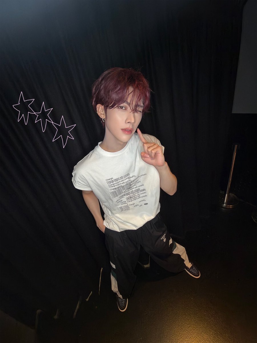 달 tweet media